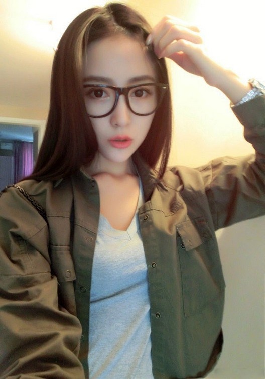 漂亮清纯长发美女精致五官性感诱人自拍图片大全