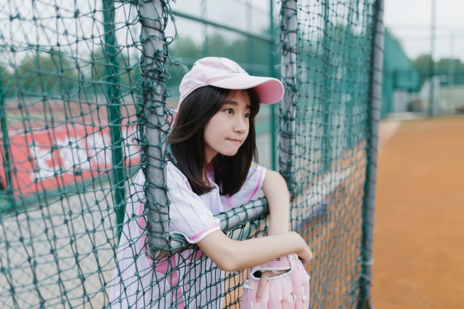 清纯棒球美女青春靓丽操场活力写真图片