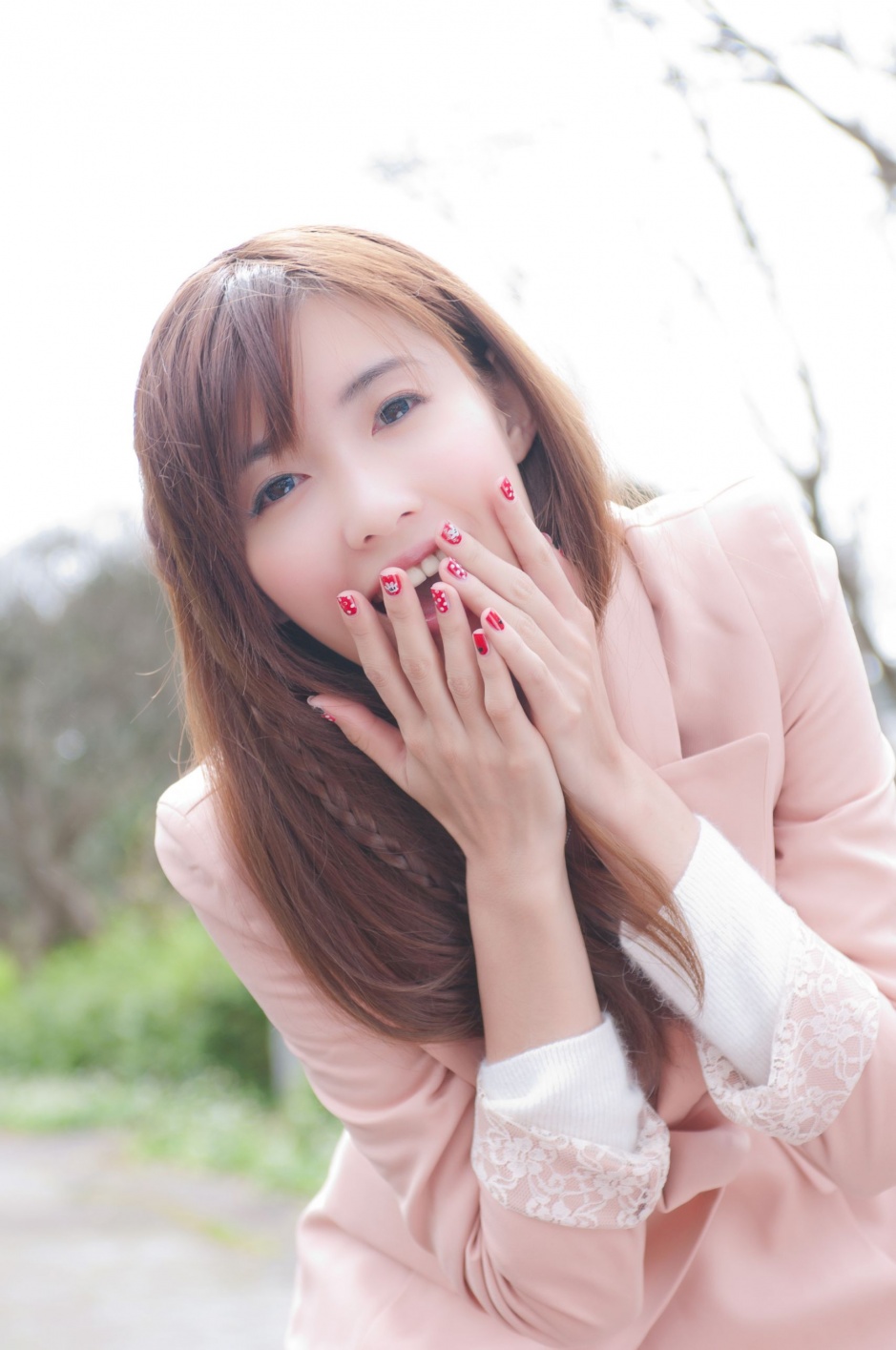 气质美女Kila晶晶/廖挺伶甜笑露齿养眼写真图片