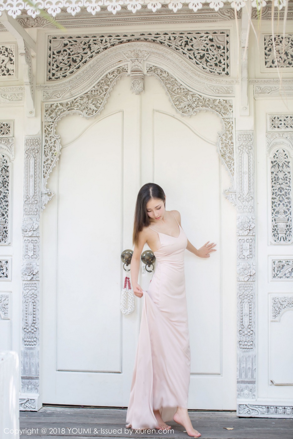 绝色女神尤美性感高挑身材巴厘岛泳装美胸写真