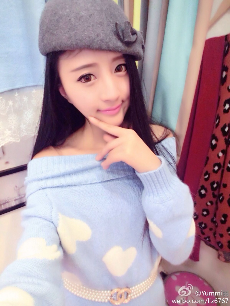 网红长腿美女Yummi丽生活自拍私密照写真