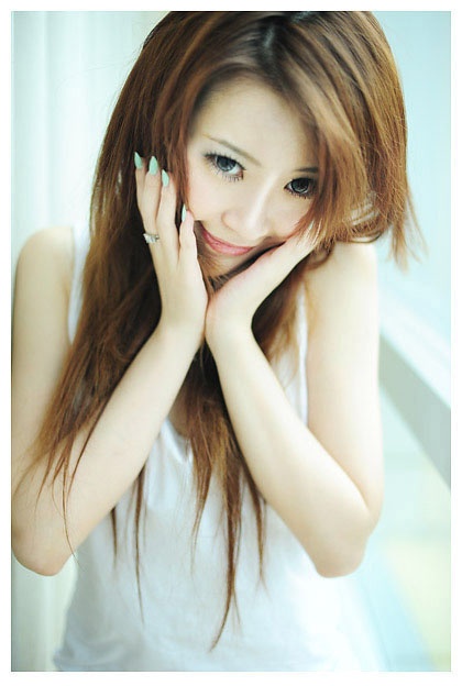 吊带背心短裙御姐私房美腿写真图片