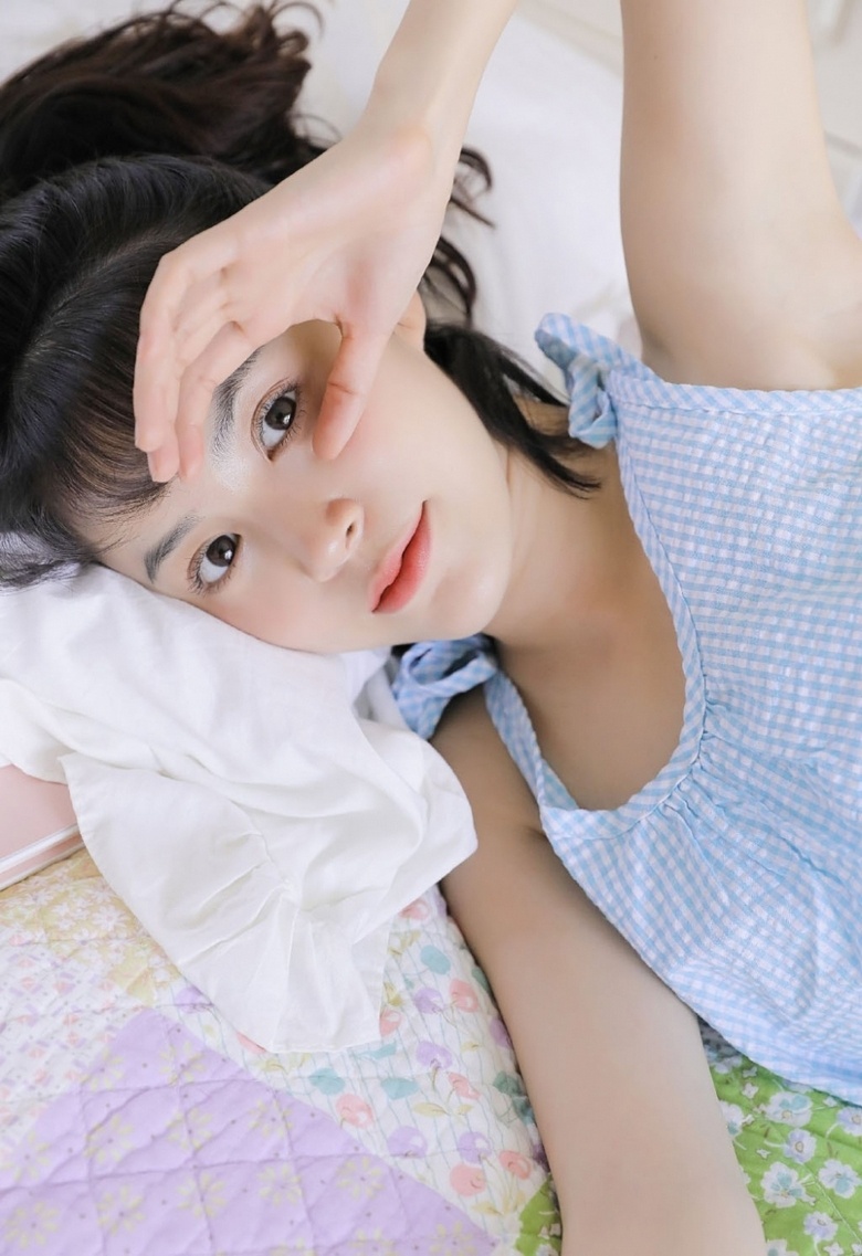 高颜值清纯少女私房美腿香肩诱惑写真图片