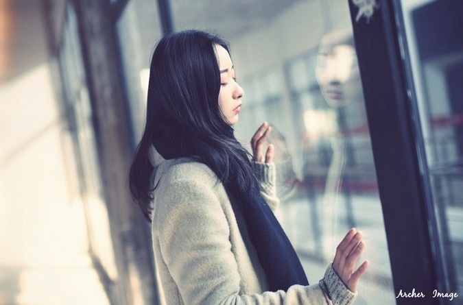 精致容颜美女冬日时尚唯美写真图片