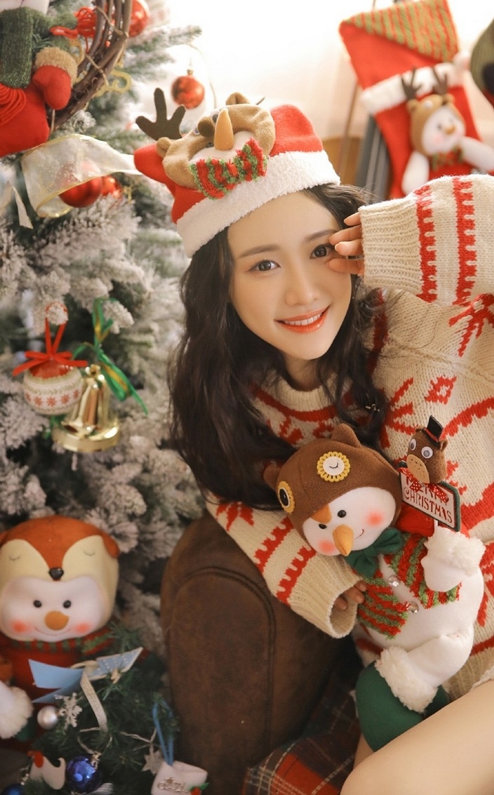 蕾丝热裤少女性感白嫩美腿居家圣诞装写真