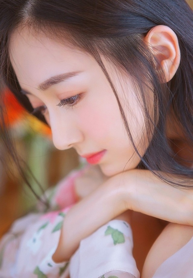 国色天香美少女精致粉嫩容颜双眸迷人写真图片