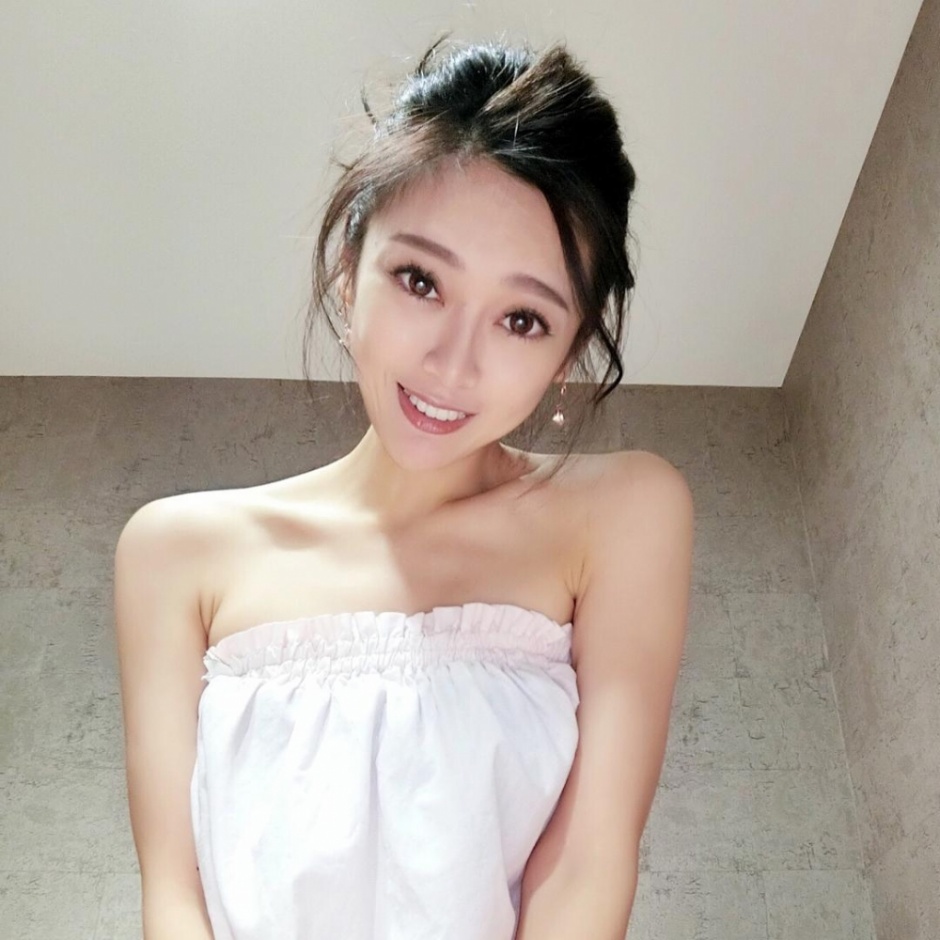 健身美女教练柔枝嫩条小蛮腰马甲线性感写真图片