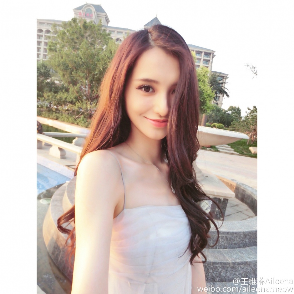 武大高颜值美女校花王维琳甜美养眼街拍美图