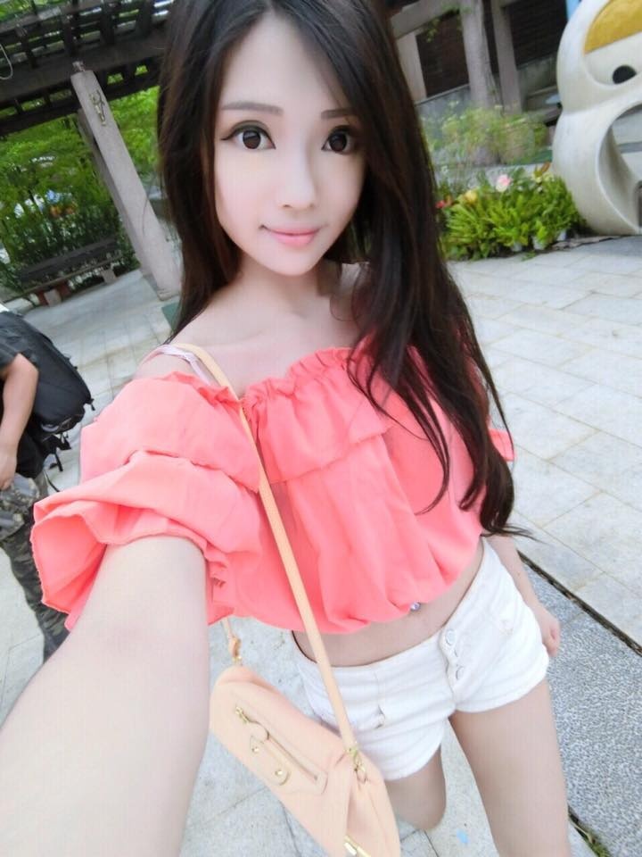 台湾大眼美女模特承容姣好面容街拍图片