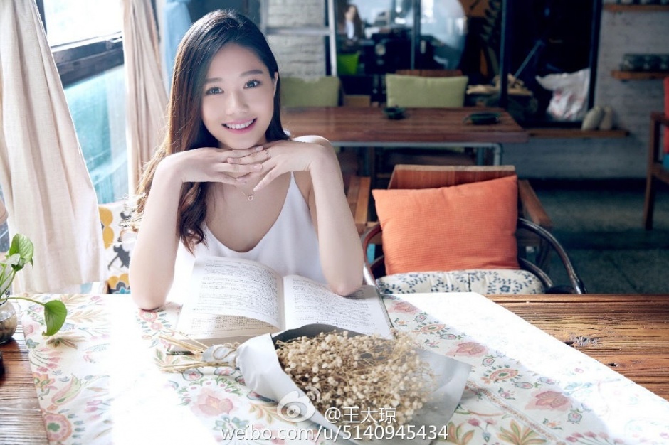 90后小清新美女王太琼微博私拍美图
