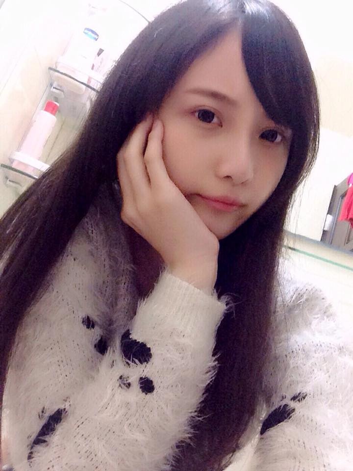 台湾甜美学生妹刘坊萱清纯自拍写真图片