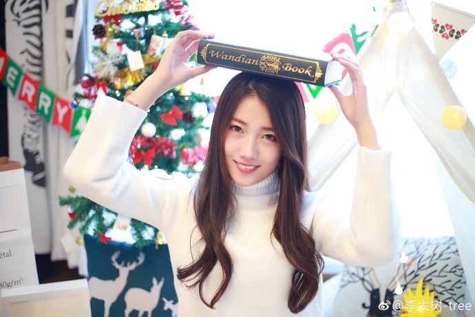 长发美女圣诞节美腿福利秀雅绝俗写真图片