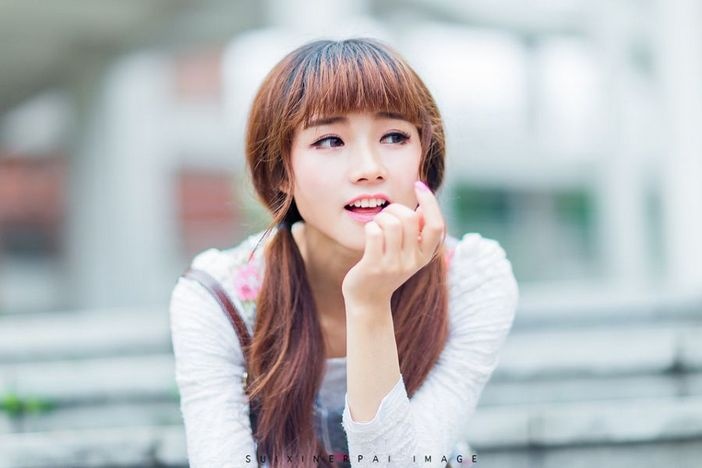 天真烂漫清纯萝莉Loli户外甜笑迷人写真