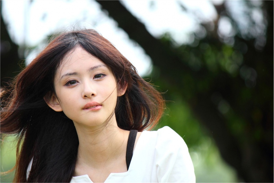 台湾小正妹梅杜莎纤细骨感身材街拍知性写真