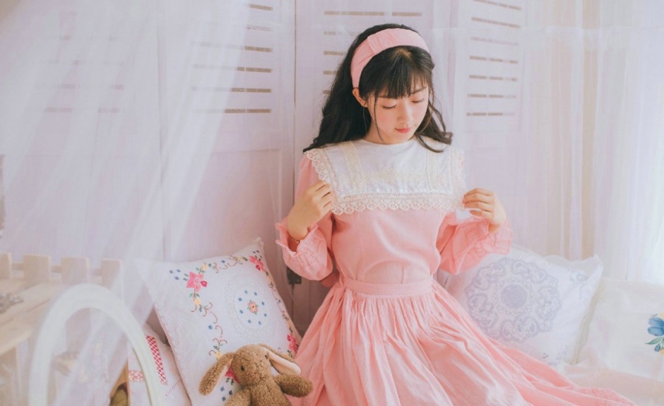 00后粉嫩少女清新甜美迷人私房写真照