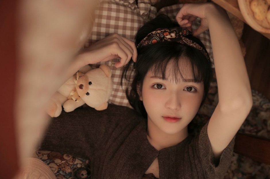 大眼萌妹萝莉少女性感丝袜美腿私房人体艺术写真