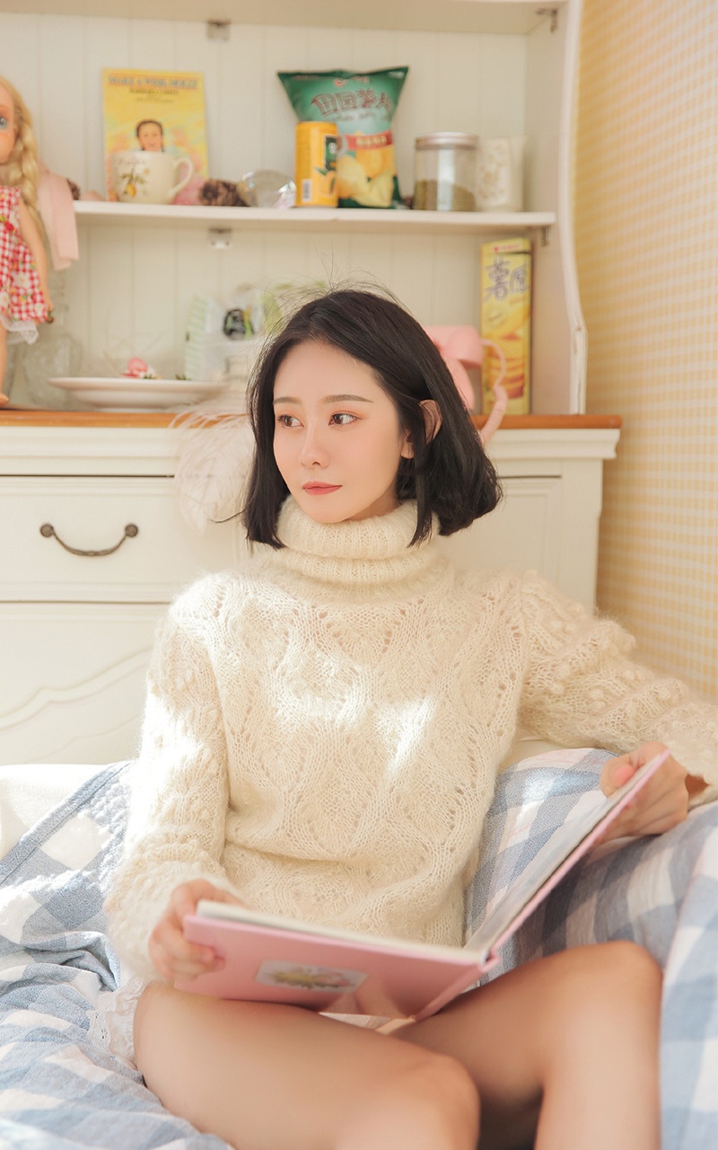 毛衣美女漂亮瓜子脸白嫩美腿私房图片