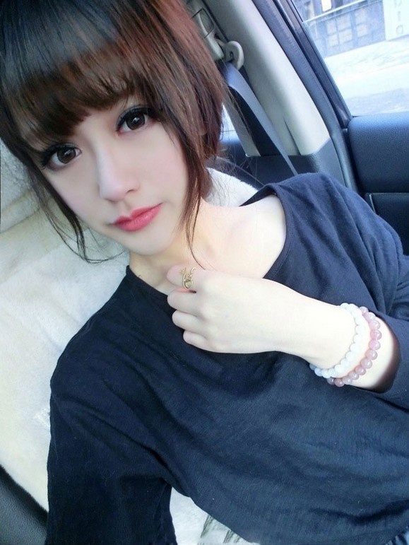 漂亮清纯长发美女精致五官性感诱人自拍图片大全