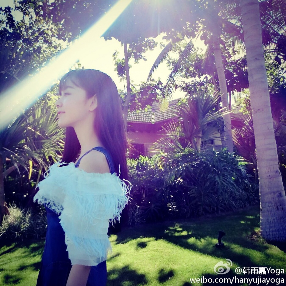 清纯美少女韩雨嘉深沟美胸时尚生活写真