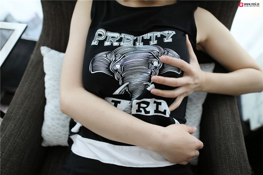 ROSI写真 雪白翘臀美女私拍诱惑写真图片大全