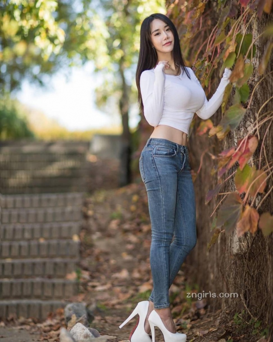 中国人体美女张筱雨蜂腰美乳百变性感写真图片