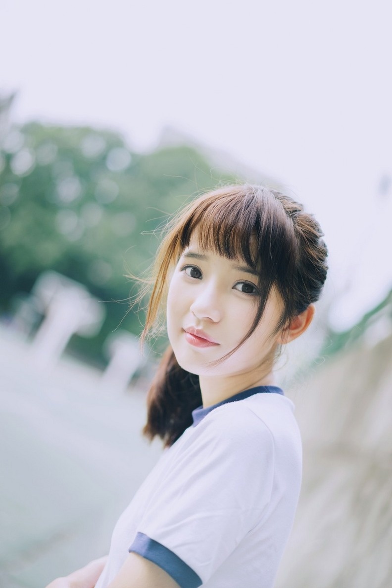 90后清纯妹子校园运动唯美写真
