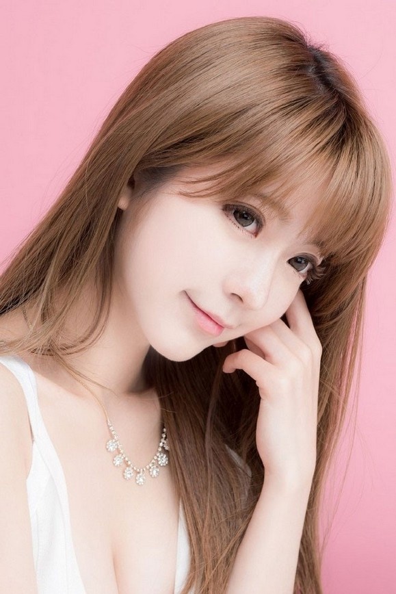 精选天姿国色气质美女深沟酥胸长腿养眼图片