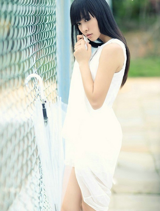 性感美女白色长裙香嫩玉背唯美养眼私房写真