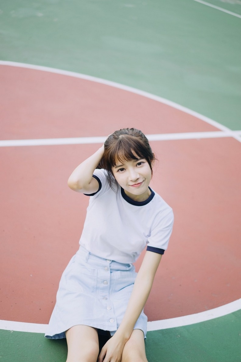 90后清纯妹子校园运动唯美写真