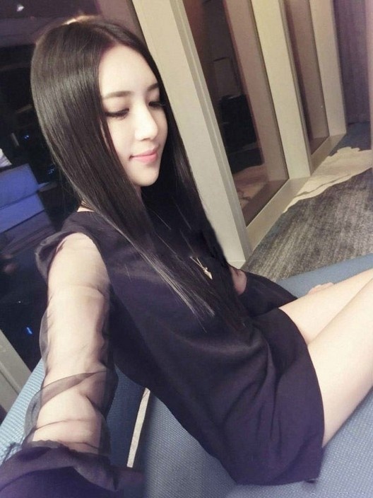 漂亮清纯长发美女精致五官性感诱人自拍图片大全