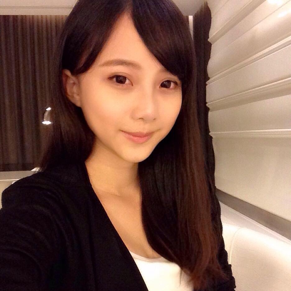 台湾甜美学生妹刘坊萱清纯自拍写真图片