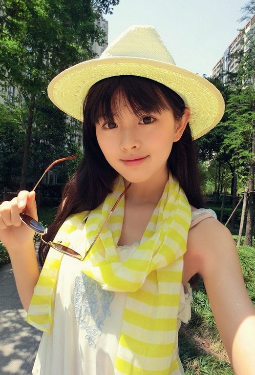 超人气清纯美女钟恩淇户外摄影图片