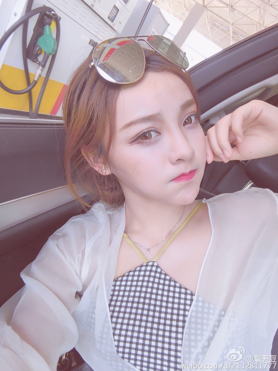 网络红人美女擎天豆私拍图片合辑