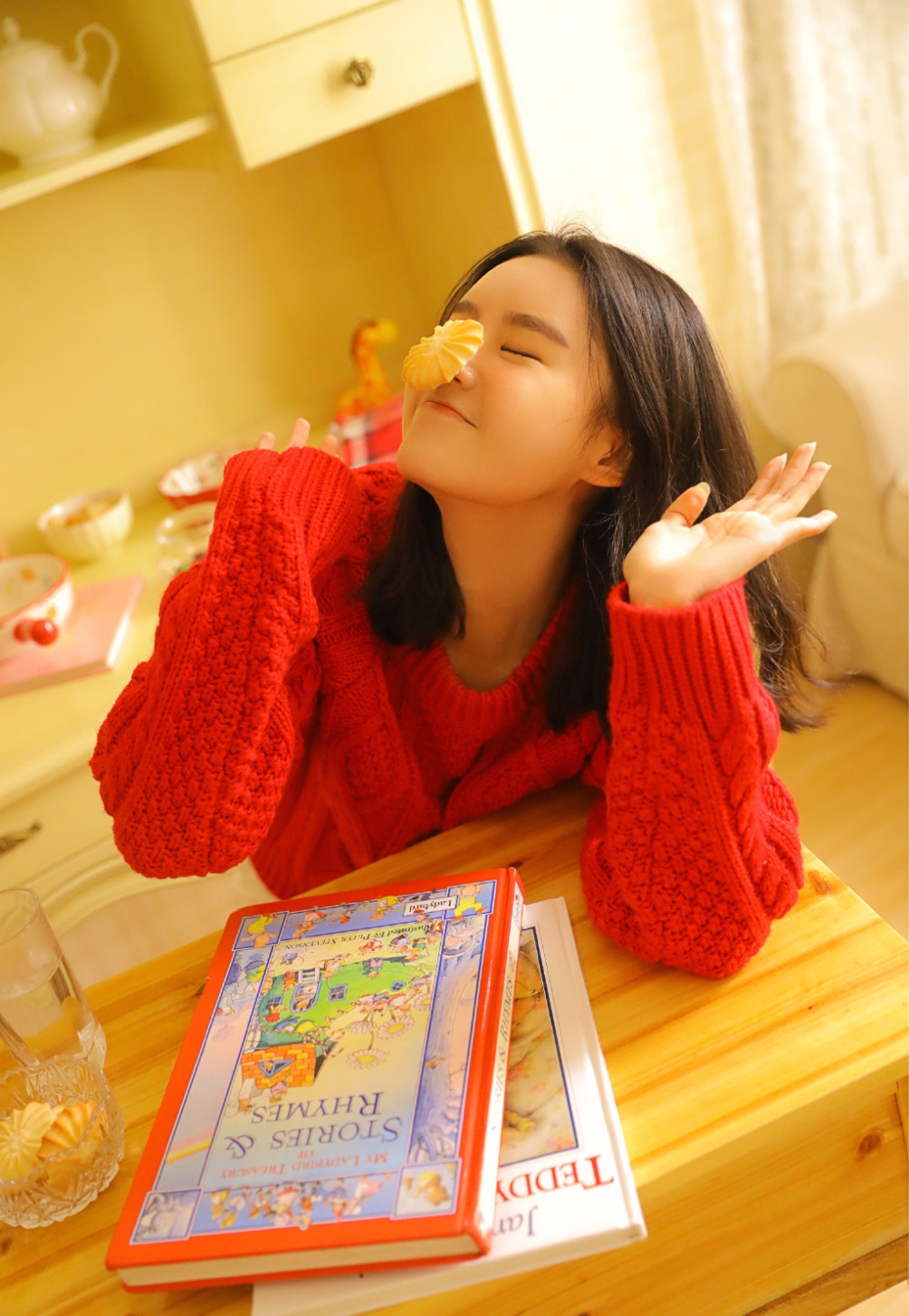 清纯学生妹室内粉嫩美腿私房写真照片