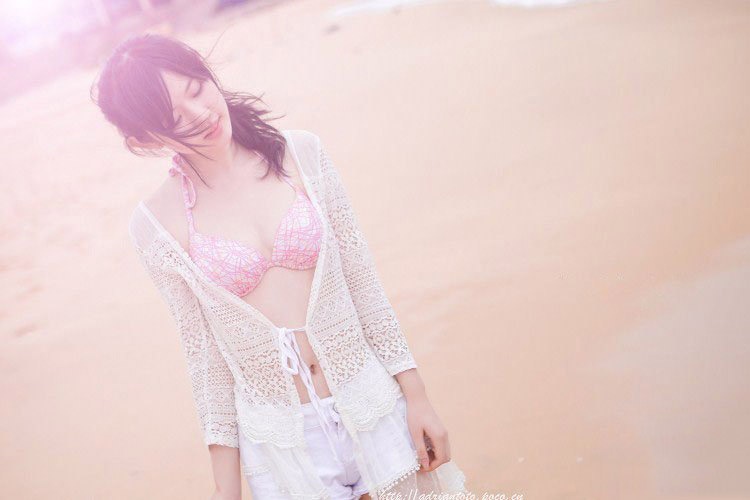 气质清纯甜美少女海滩比基尼迷人写真照