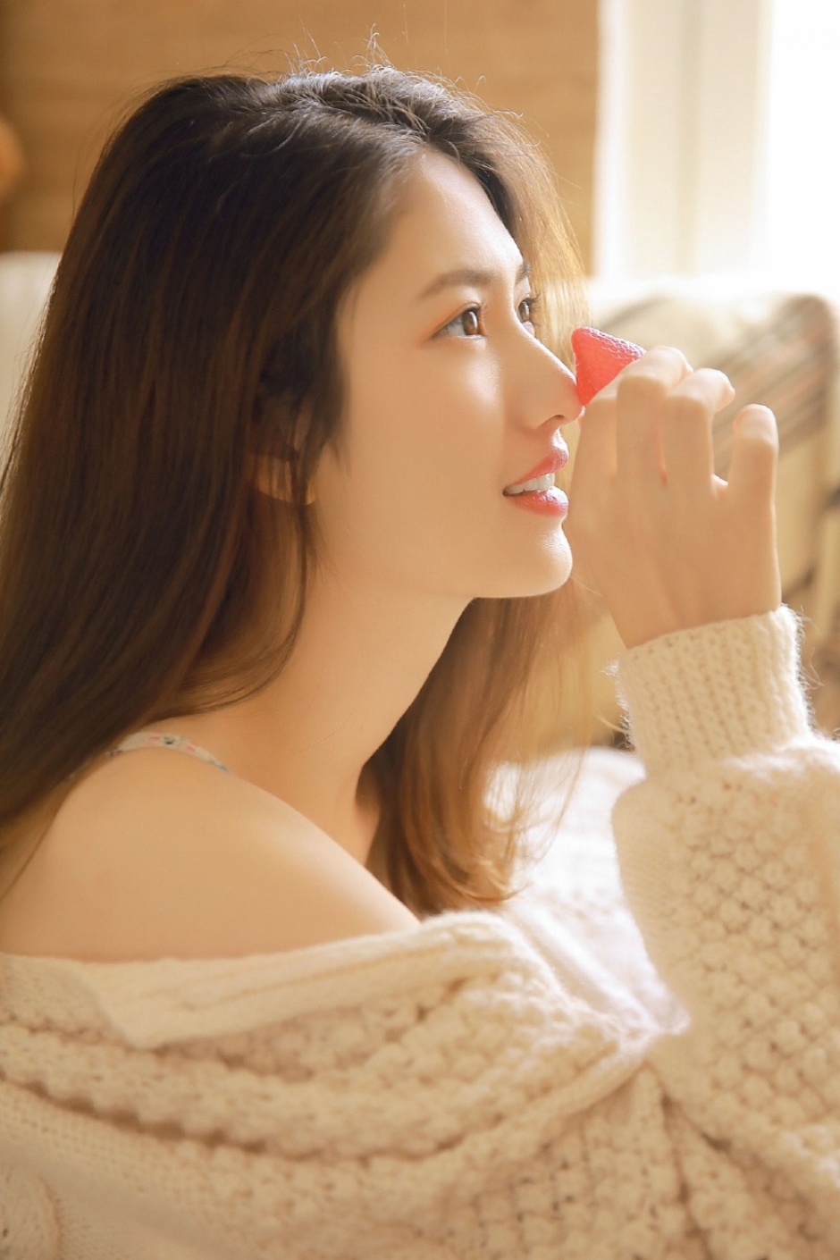 美女御姐少妇低胸连衣裙深沟性感诱惑图片