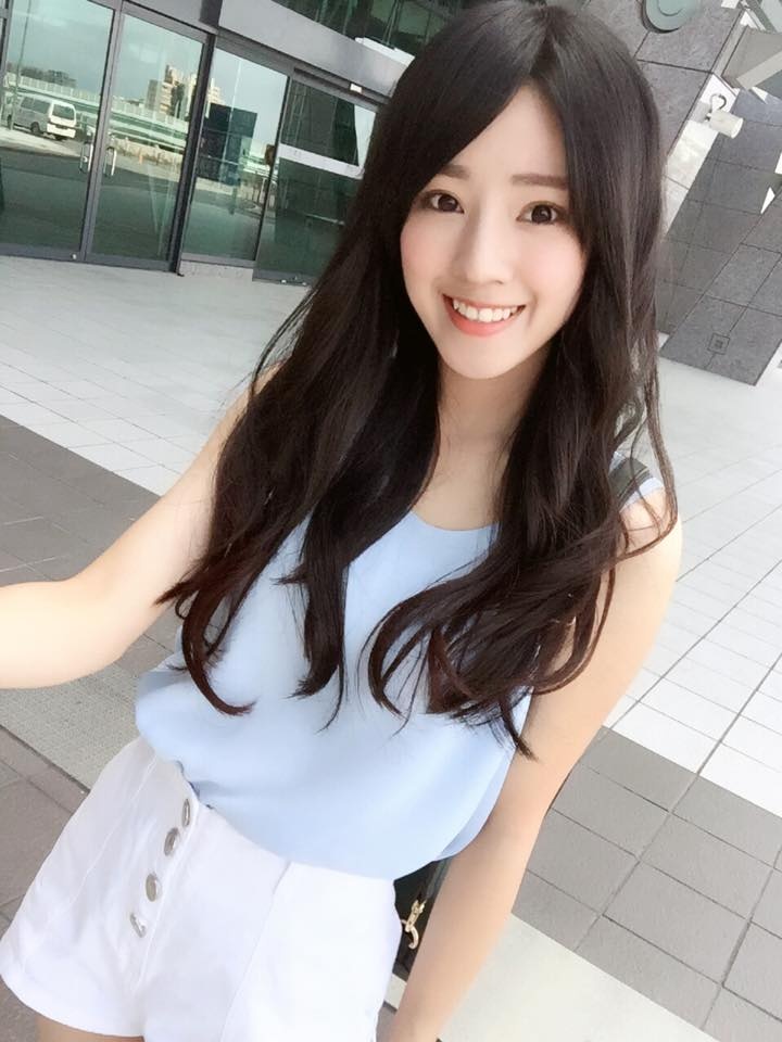 治愈系美女安婕希(陈奕安)甜笑迷人户外写真图片