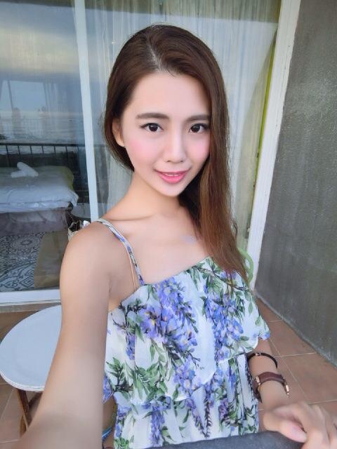 台湾美女模特Chenoa霖霖姣好身材生活性感自拍照