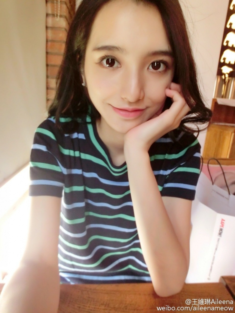 武大高颜值美女校花王维琳甜美养眼街拍美图