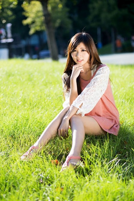 性感长腿美女张雅筑青春迷人阳光户外写真图片