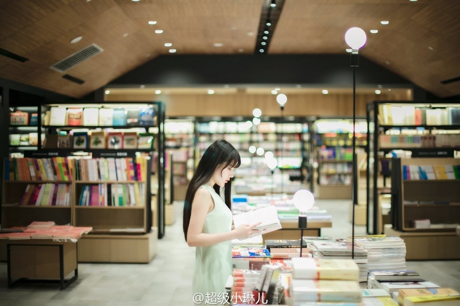 秀丽脱俗美人小琳儿仙气十足养眼写真图片