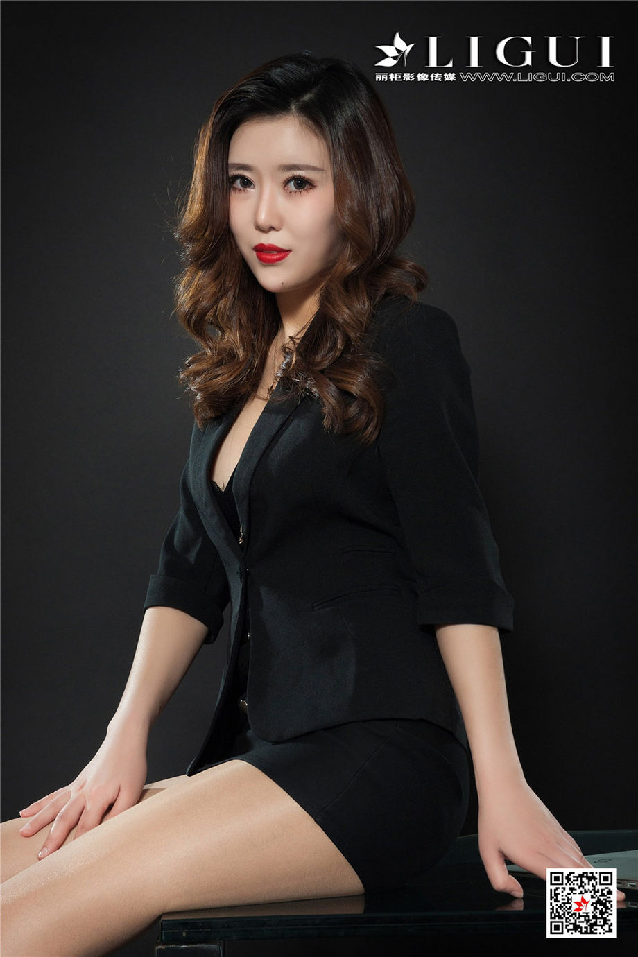 Ligui丽柜 丝袜少妇阿宁诱人玉足魅惑写真图片