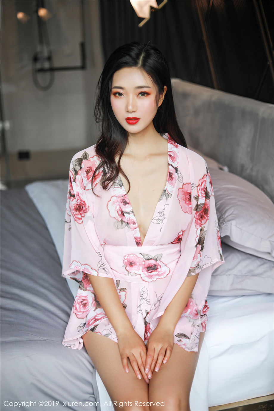 秀人网 翘臀大奶美女宋-KiKi诱惑情趣内衣福利摄影图片