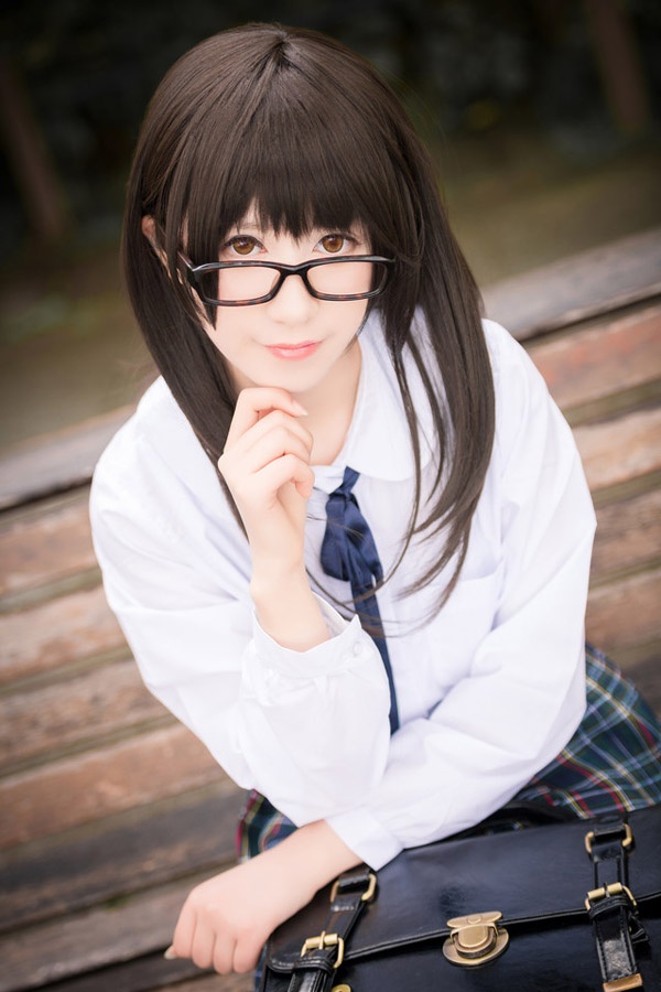 日系清新校园美女樱桃花下美艳动人写真图片