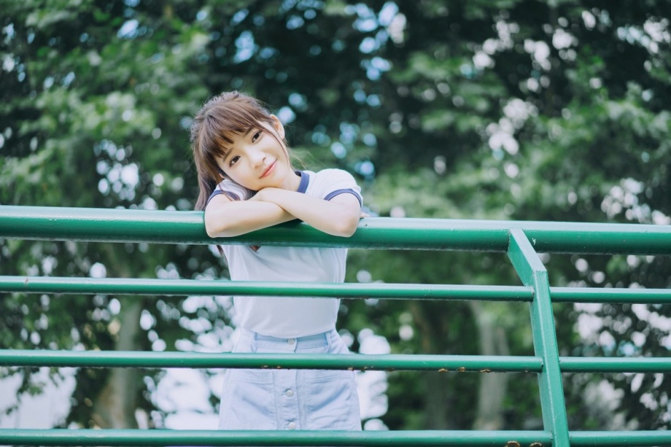 90后清纯妹子校园运动唯美写真