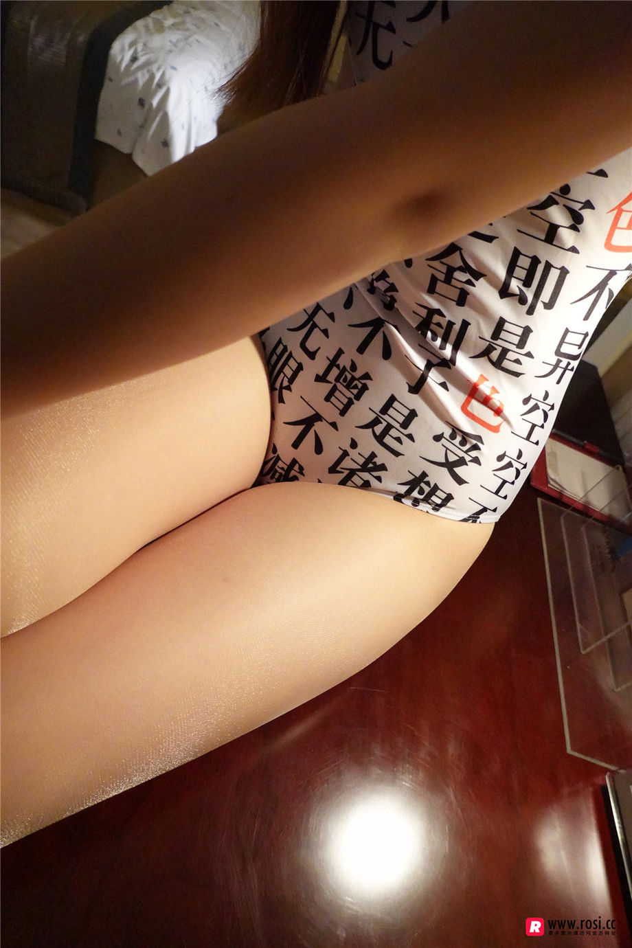 ROSI写真 性感翘臀美女酒店大胆人体私拍摄影写真图片