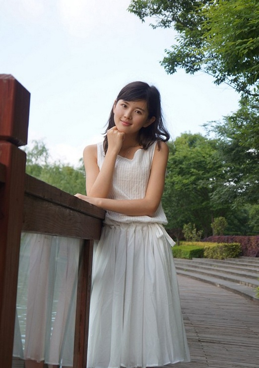 超人气清纯美女钟恩淇户外摄影图片