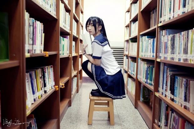 台湾00后清纯学生妹崔甜天校园迷人照