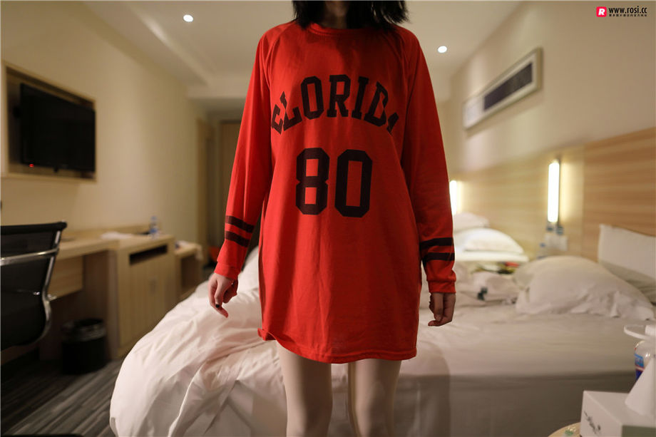 ROSI写真 翘臀小姐姐性感连体丝袜大胆人体私拍写真图片