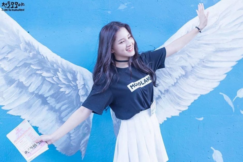 韩国美女清纯甜美户外大长腿养眼嫩模写真图片